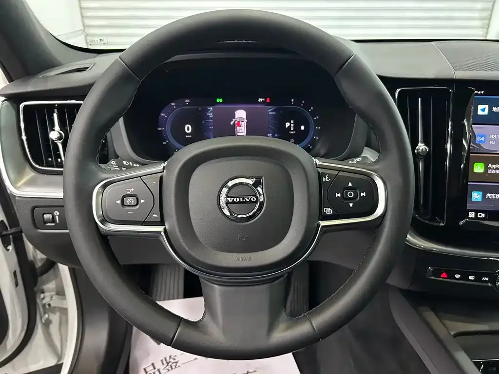 Volvo XC60 — фото 2