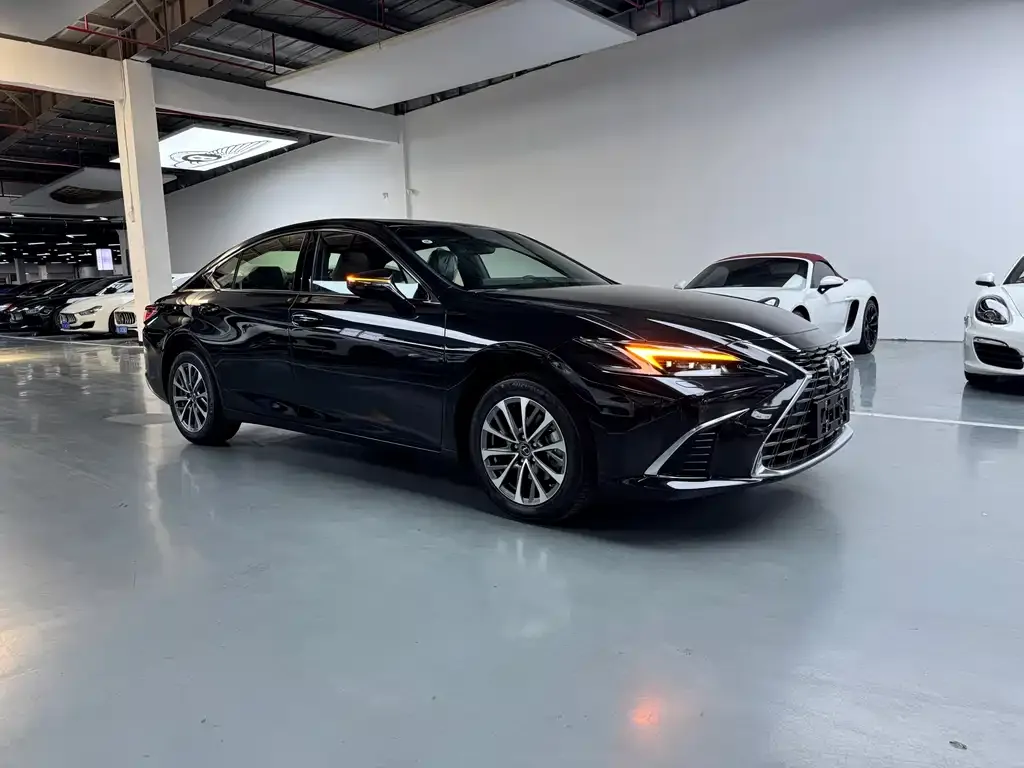 Lexus ES — фото 7