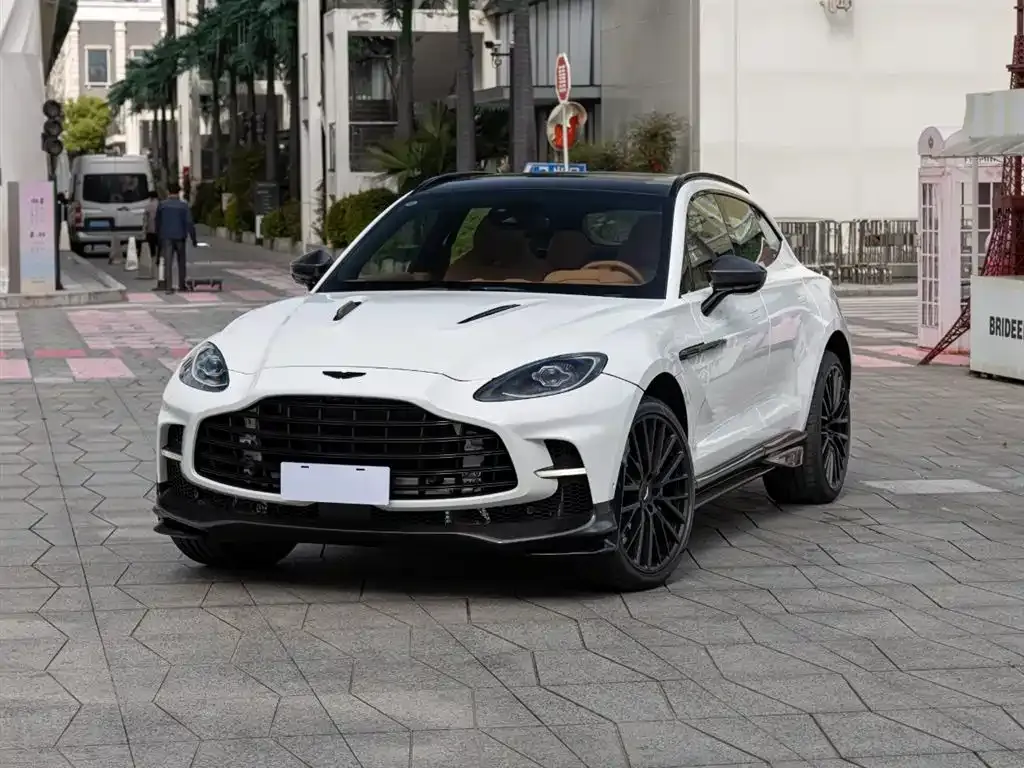 Aston Martin DBX — фото 1
