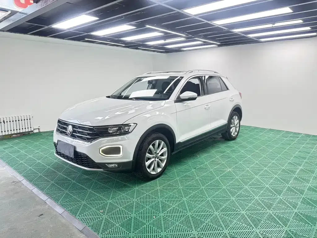 Volkswagen T-Roc — фото 1
