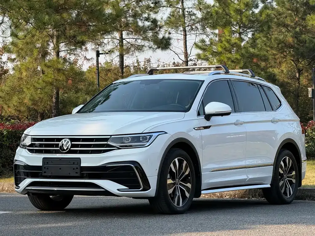Volkswagen Tiguan L — фото 1