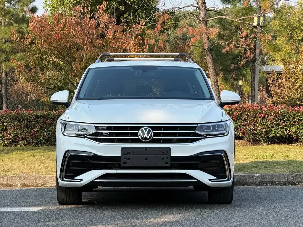 Volkswagen Tiguan L — фото 9
