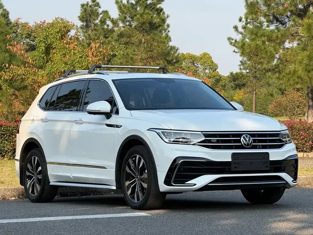 Volkswagen Tiguan L — фото 7
