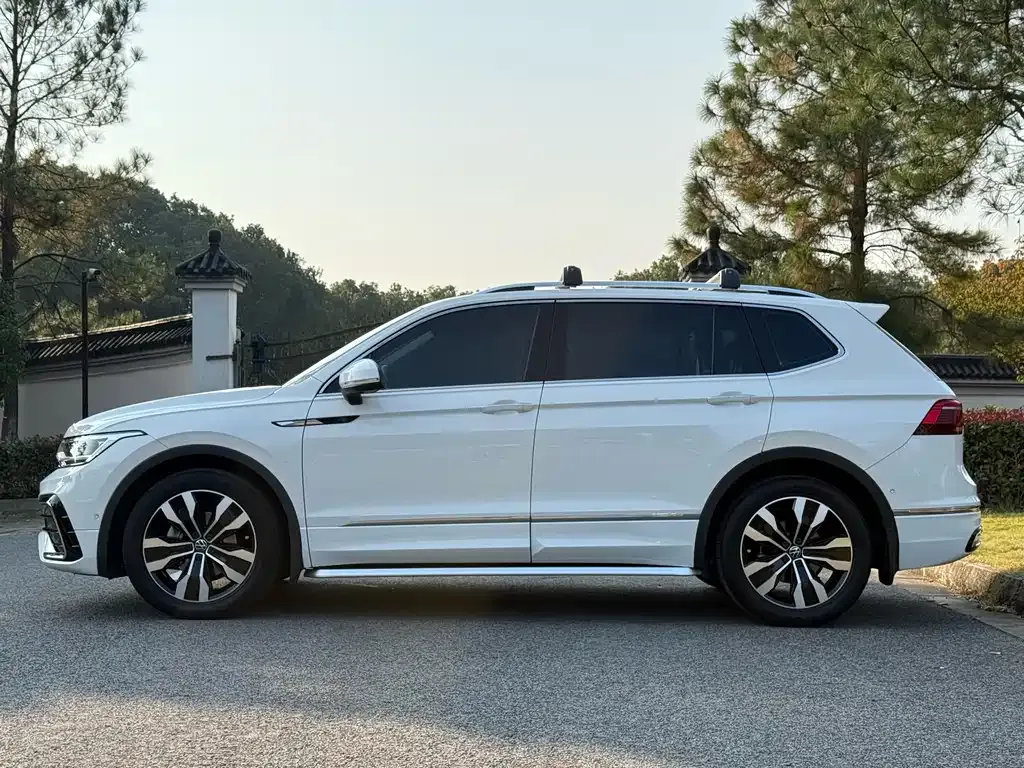 Volkswagen Tiguan L — фото 6