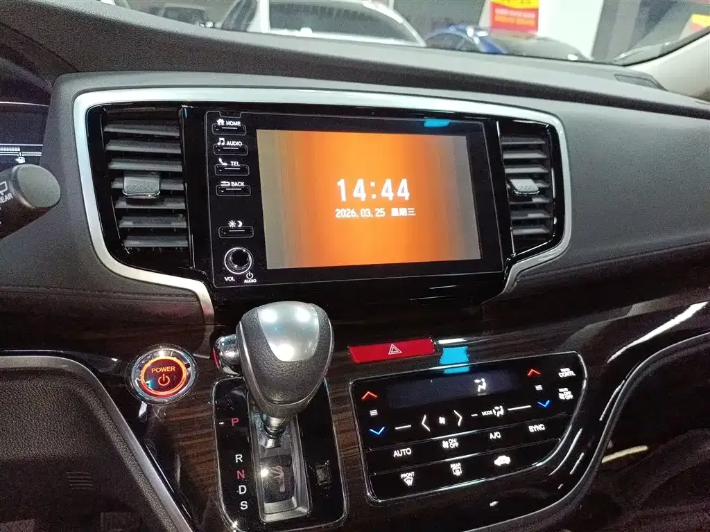 Honda Odyssey — фото 10