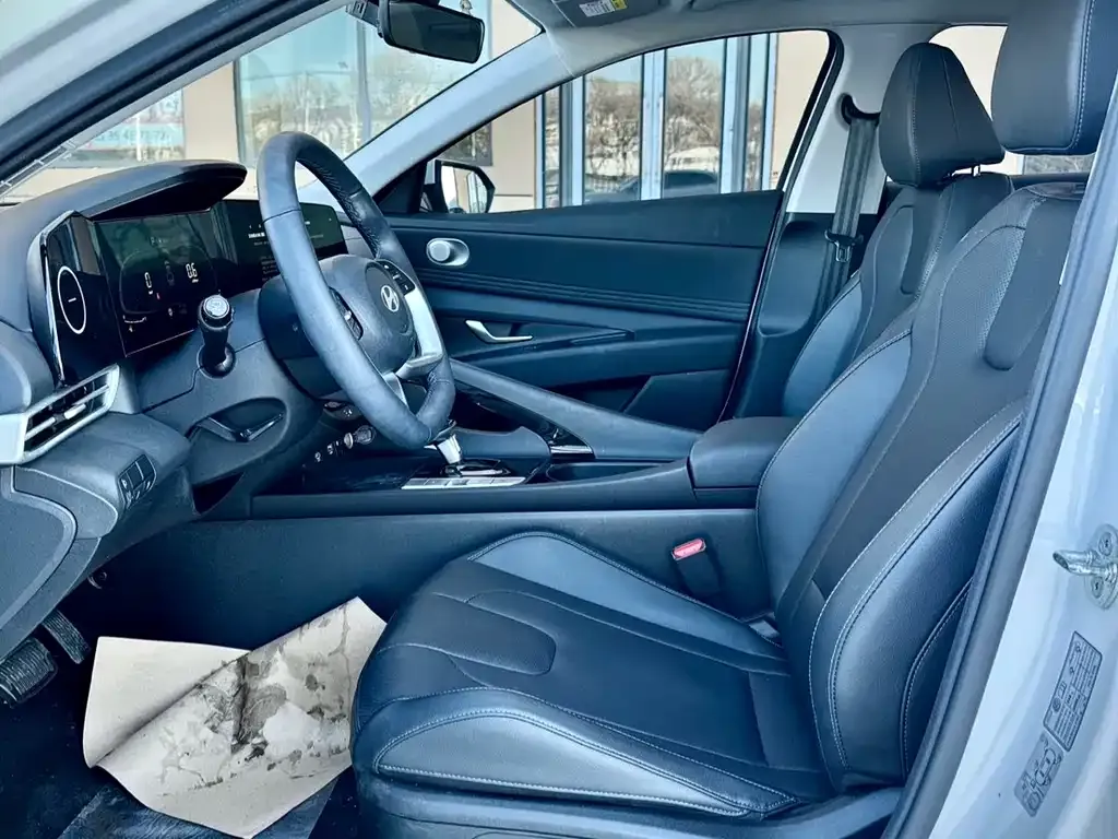 Hyundai Elantra — фото 3