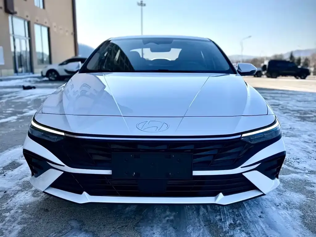 Hyundai Elantra — фото 5