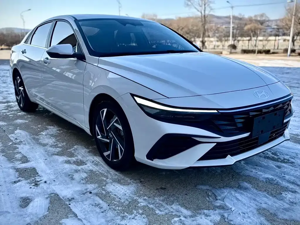 Hyundai Elantra — фото 2