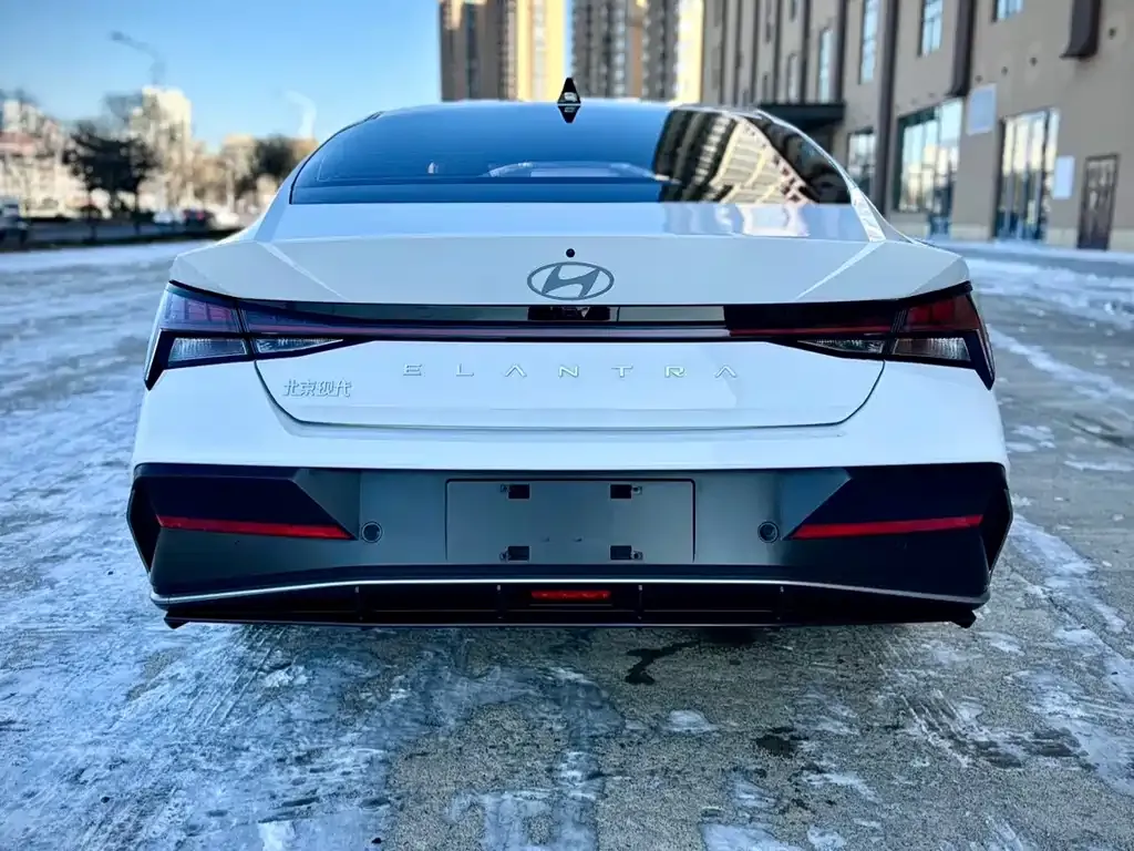 Hyundai Elantra — фото 7