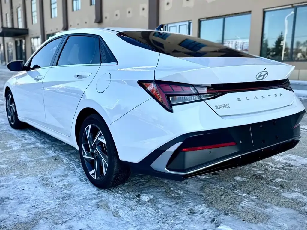 Hyundai Elantra — фото 4