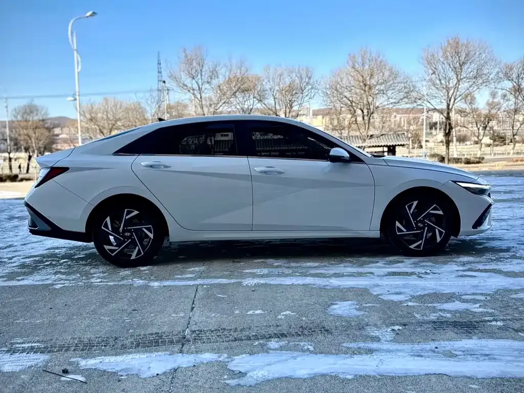 Hyundai Elantra — фото 9