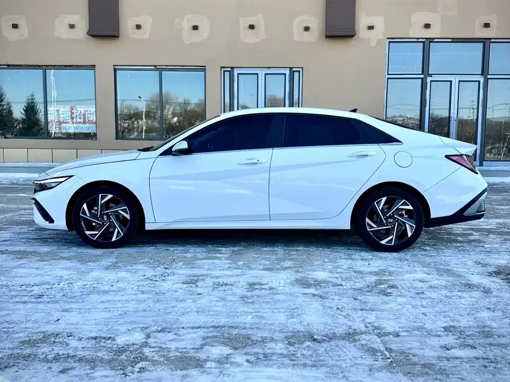 Hyundai Elantra — фото 6