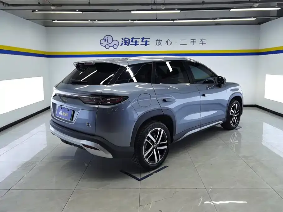 BYD L DM-i — фото 5