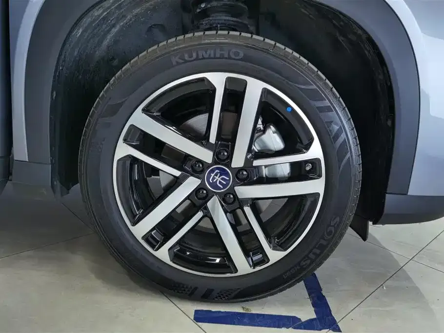 BYD L DM-i — фото 4