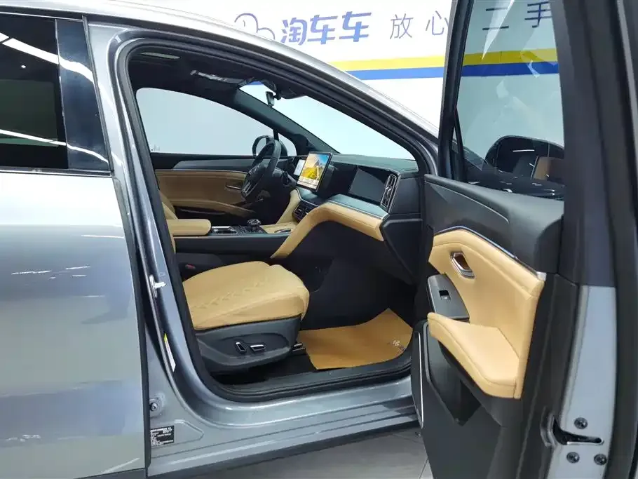 BYD L DM-i — фото 10