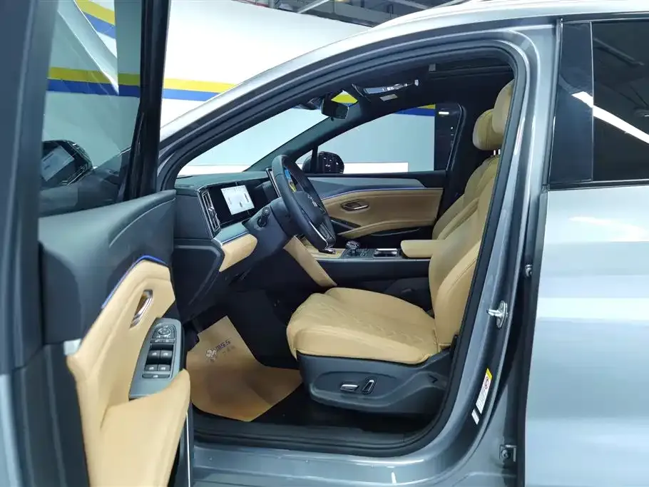 BYD L DM-i — фото 9