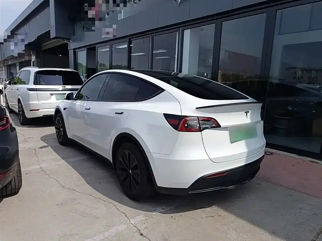 Tesla Model Y — фото 7