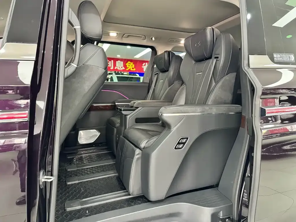 Hongqi HQ9 PHEV 2024 из CN, фото 5