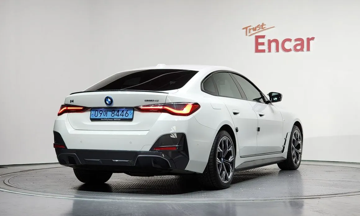 BMW i4 — фото 3