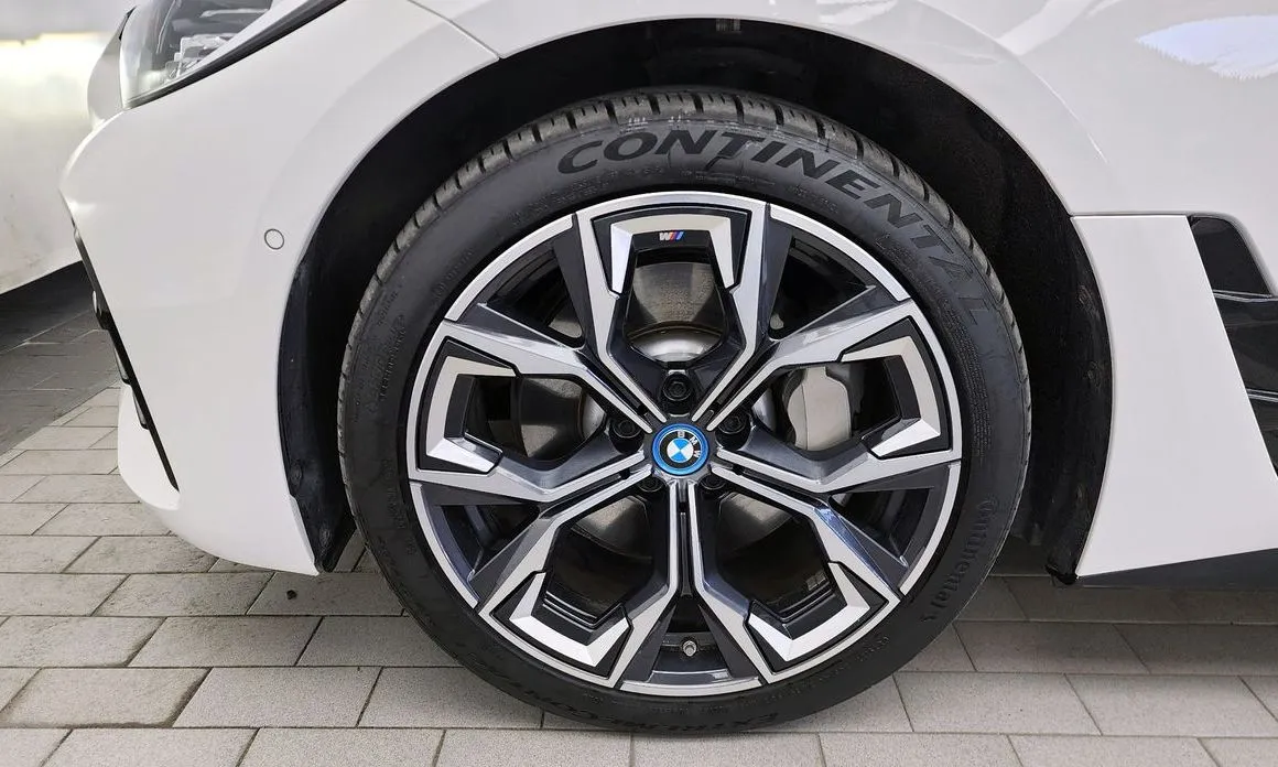 BMW i4 — фото 6