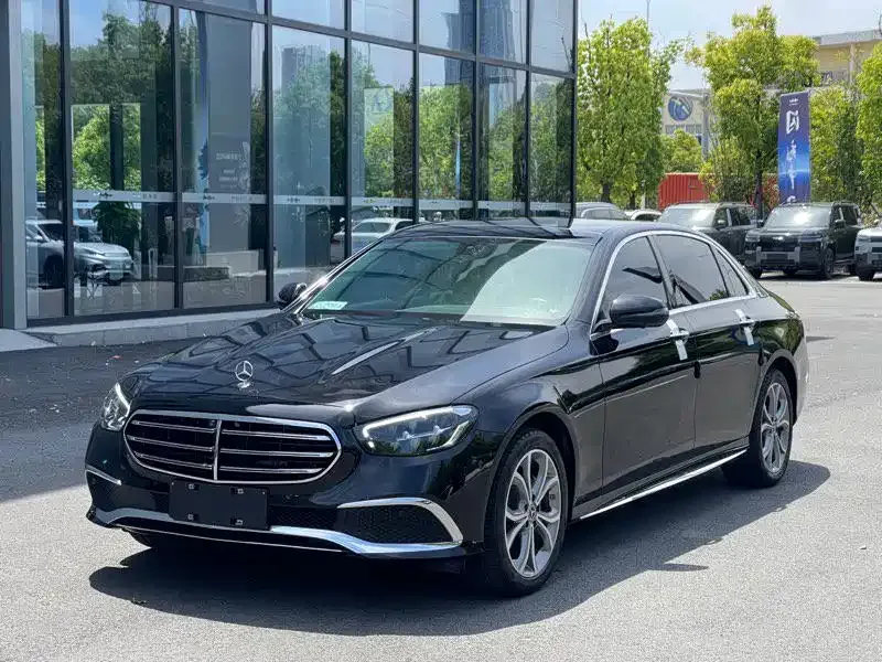 Mercedes-Benz E-Class — фото 1