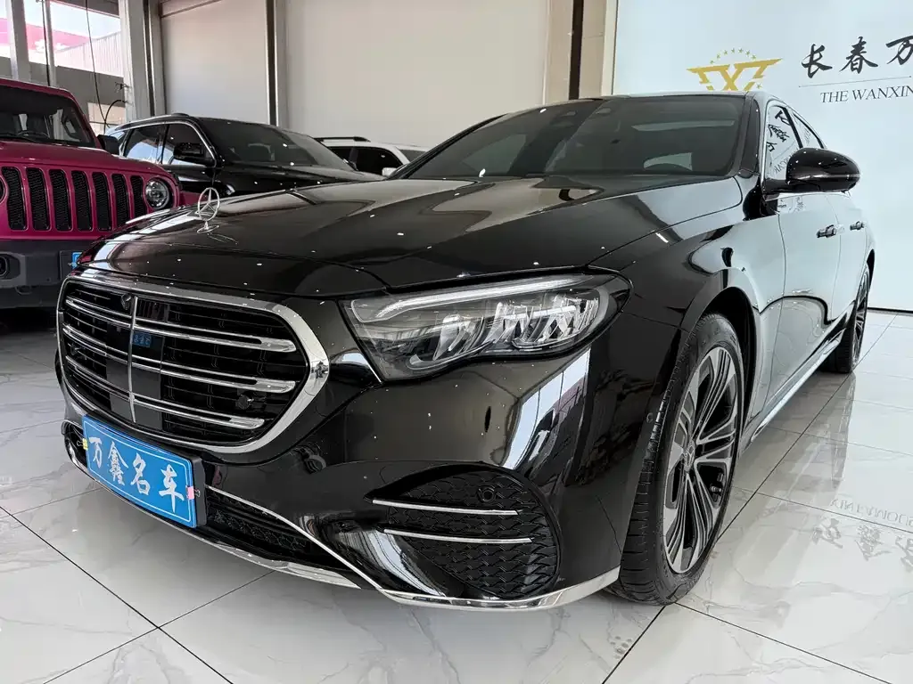 Mercedes-Benz E-Class — фото 1