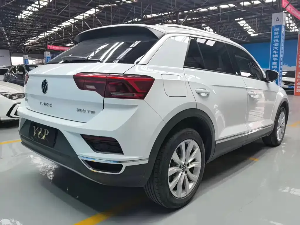 Volkswagen T-Roc — фото 9