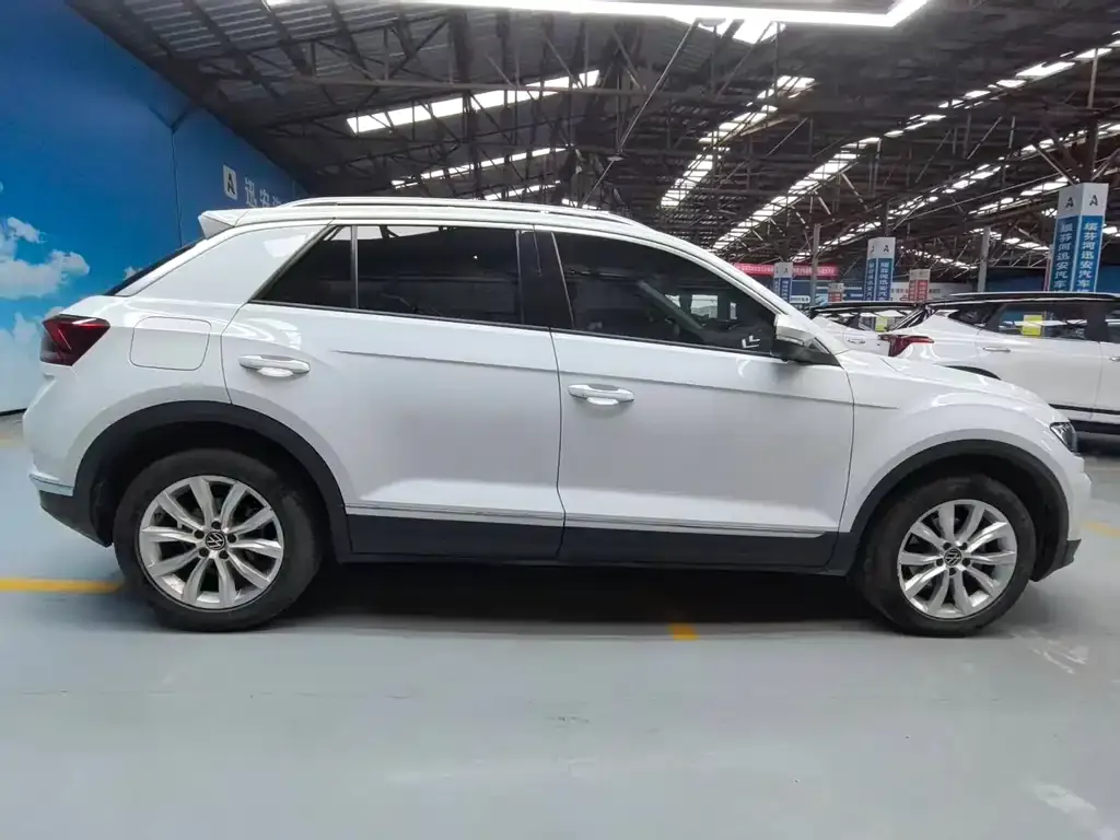 Volkswagen T-Roc — фото 10