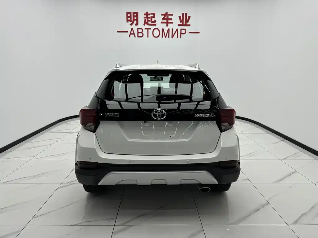 Toyota Yaris L — фото 7