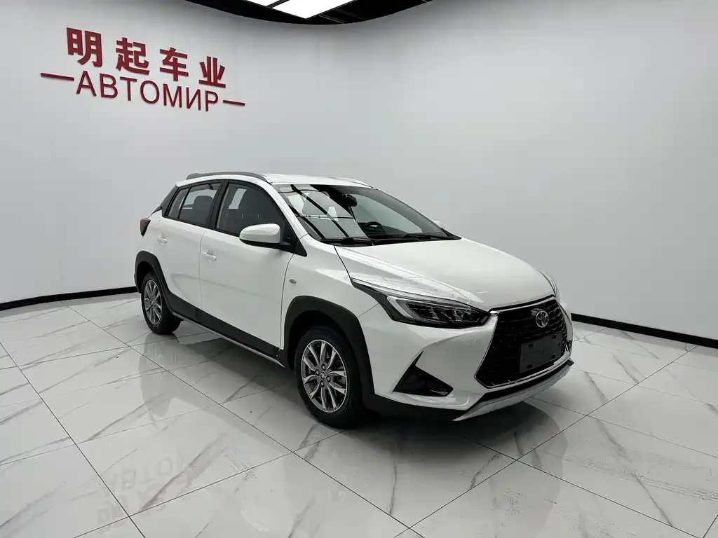 Toyota Yaris L — фото 2