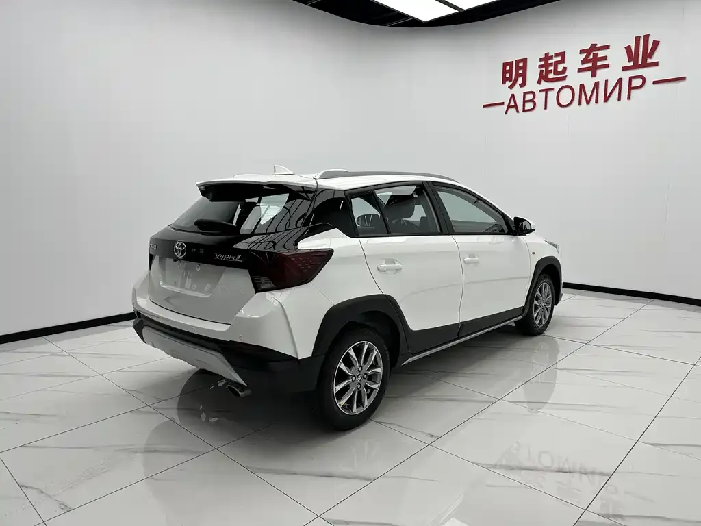 Toyota Yaris L — фото 3