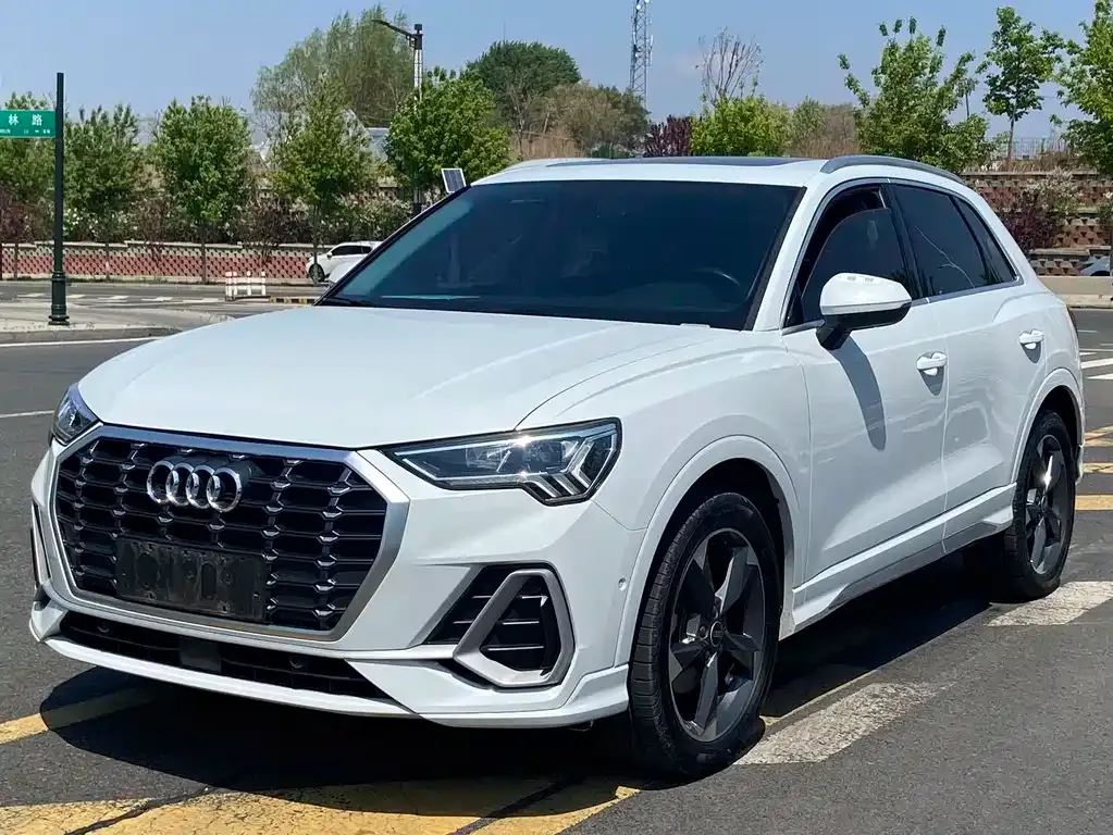 Audi Q3 — фото 1