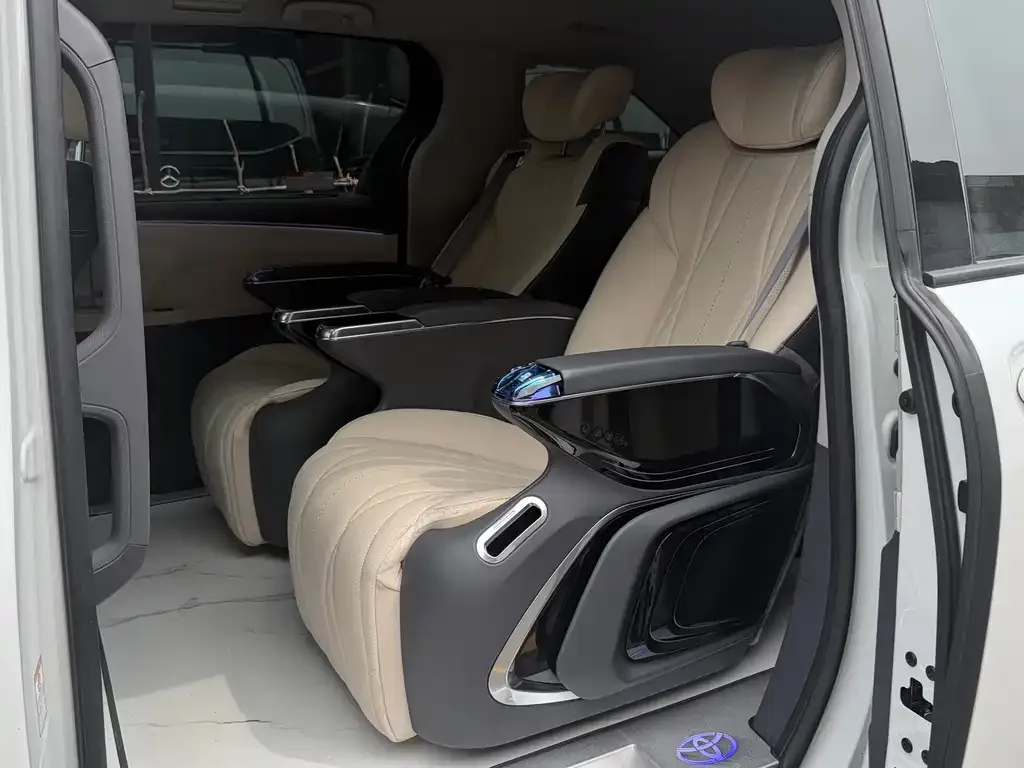 Toyota Sienna — фото 9