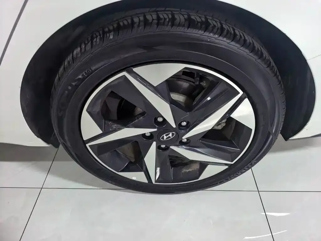 Hyundai Elantra — фото 4