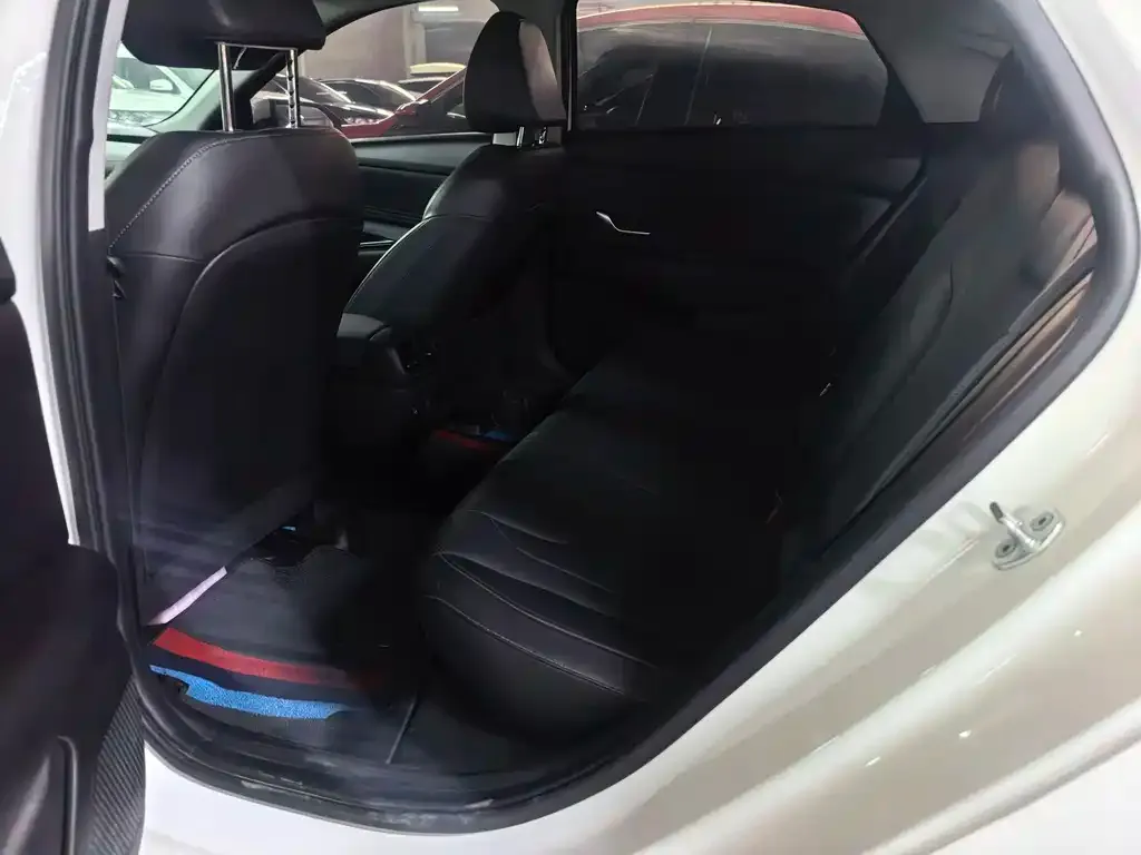 Hyundai Elantra — фото 2