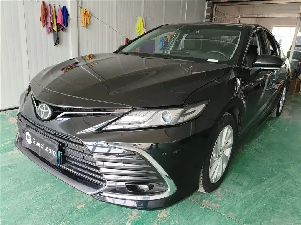 Toyota Camry — фото 1