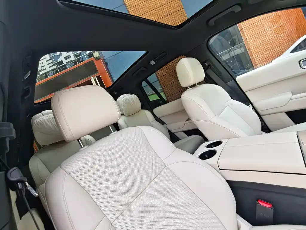 Li Auto L8 — фото 9