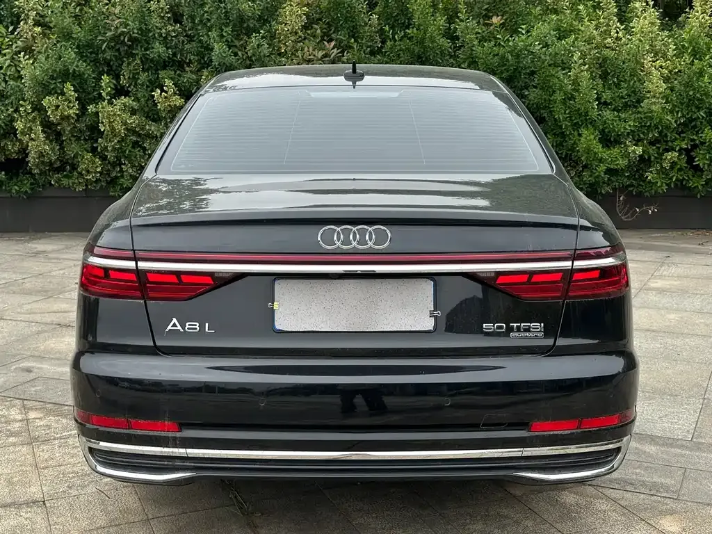 Audi A8 — фото 5