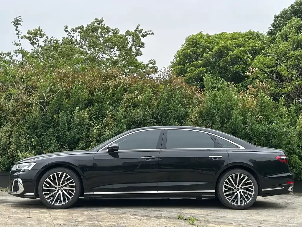 Audi A8 — фото 9