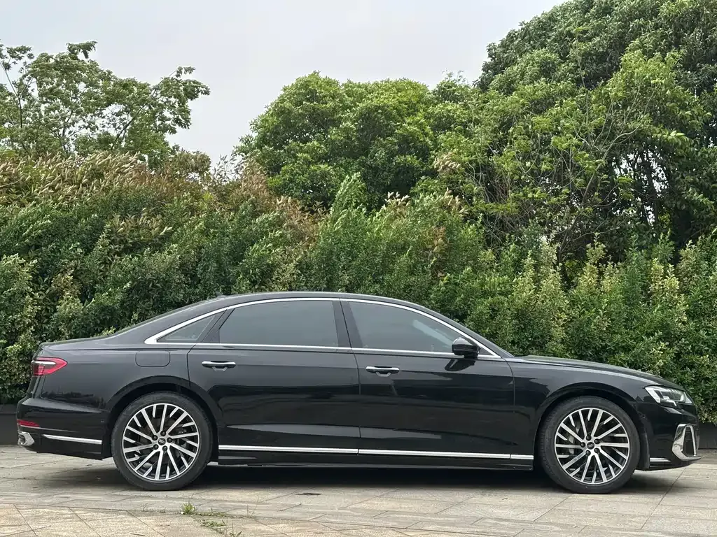 Audi A8 — фото 10
