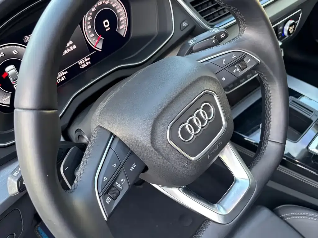 Audi Q5L — фото 3