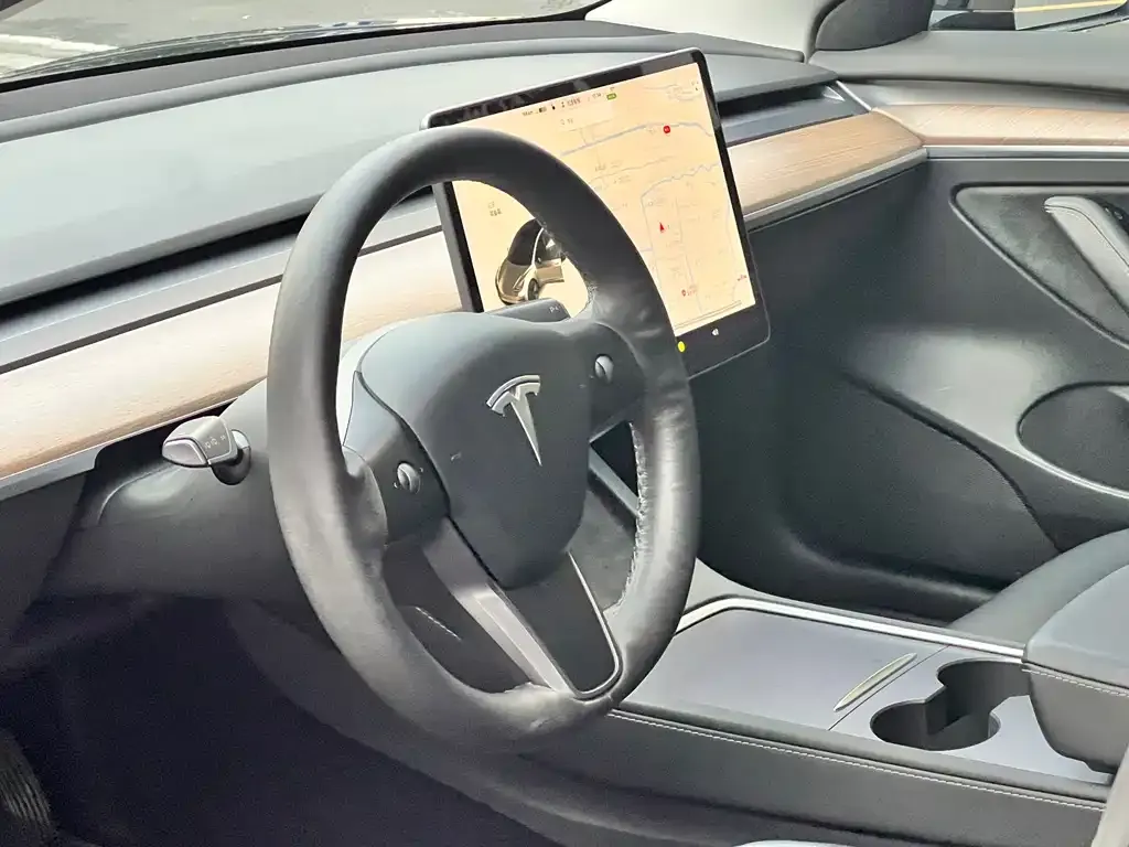 Tesla Model 3 — фото 5
