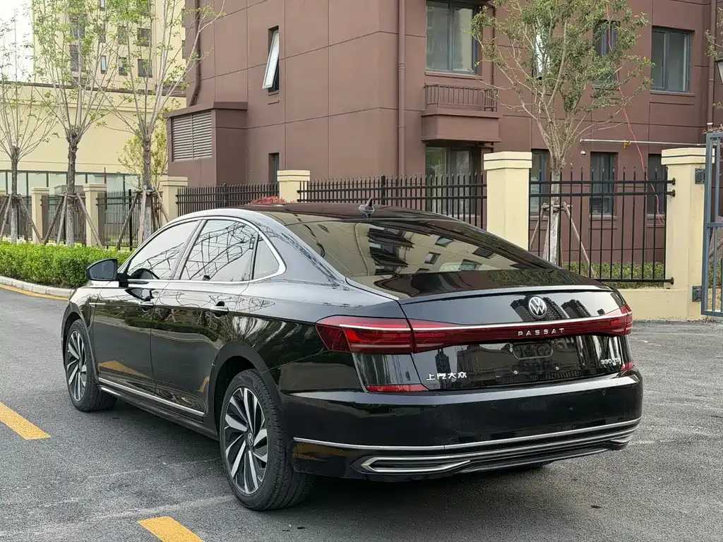 Volkswagen Passat — фото 6