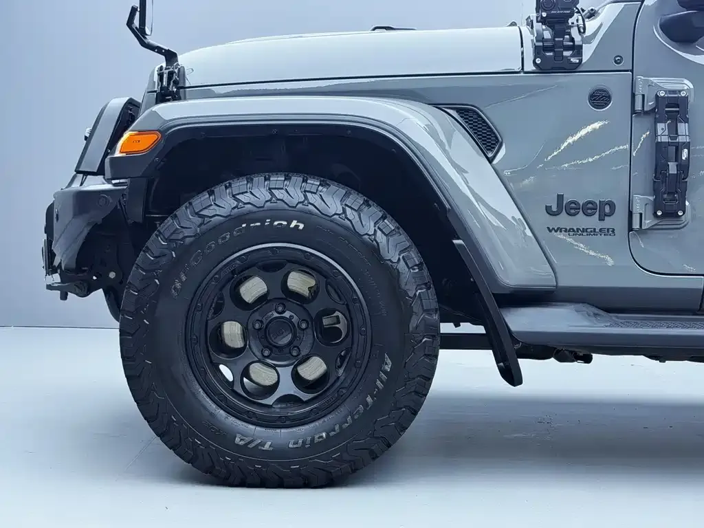 Jeep Wrangler — фото 10