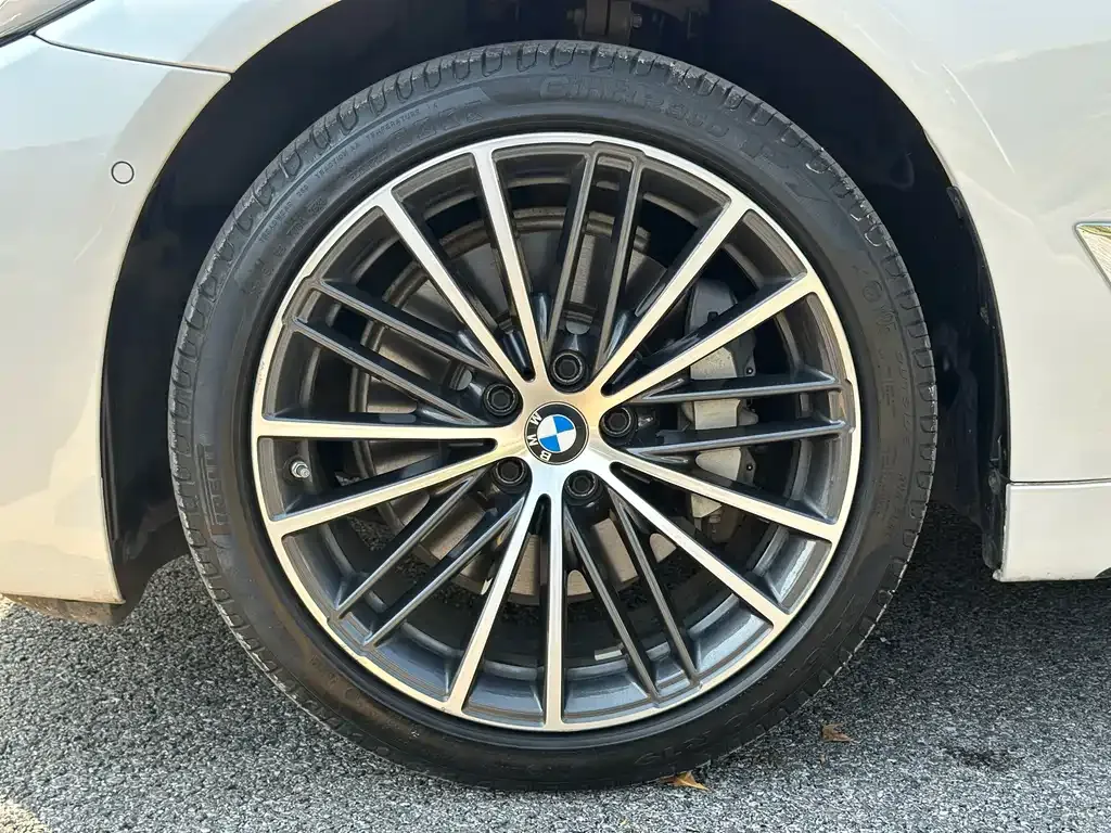 BMW 5 Series — фото 5