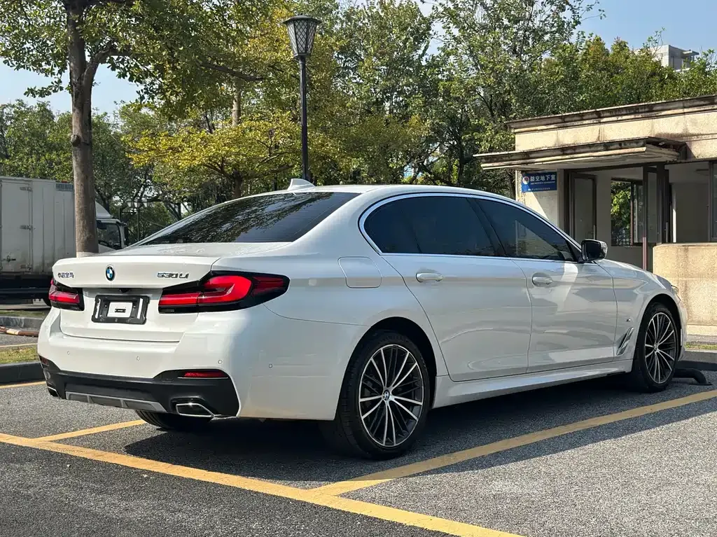 BMW 5 Series — фото 8
