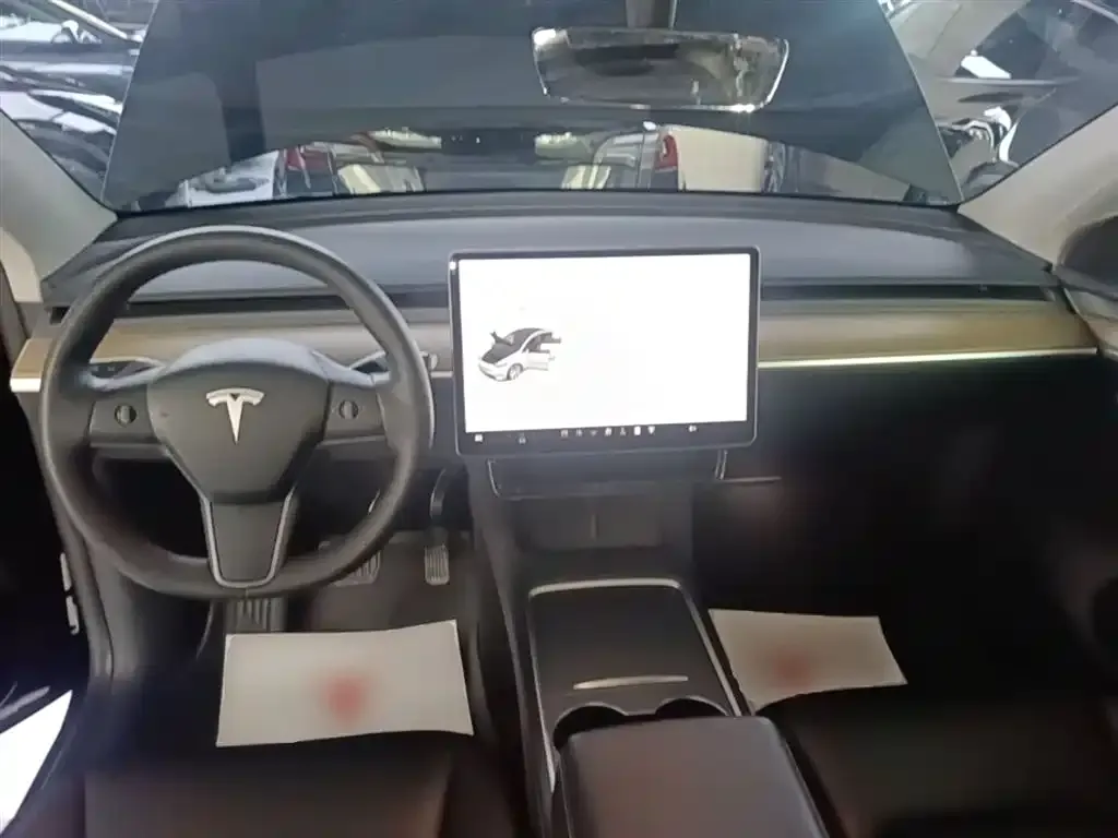 Tesla Model Y — фото 4