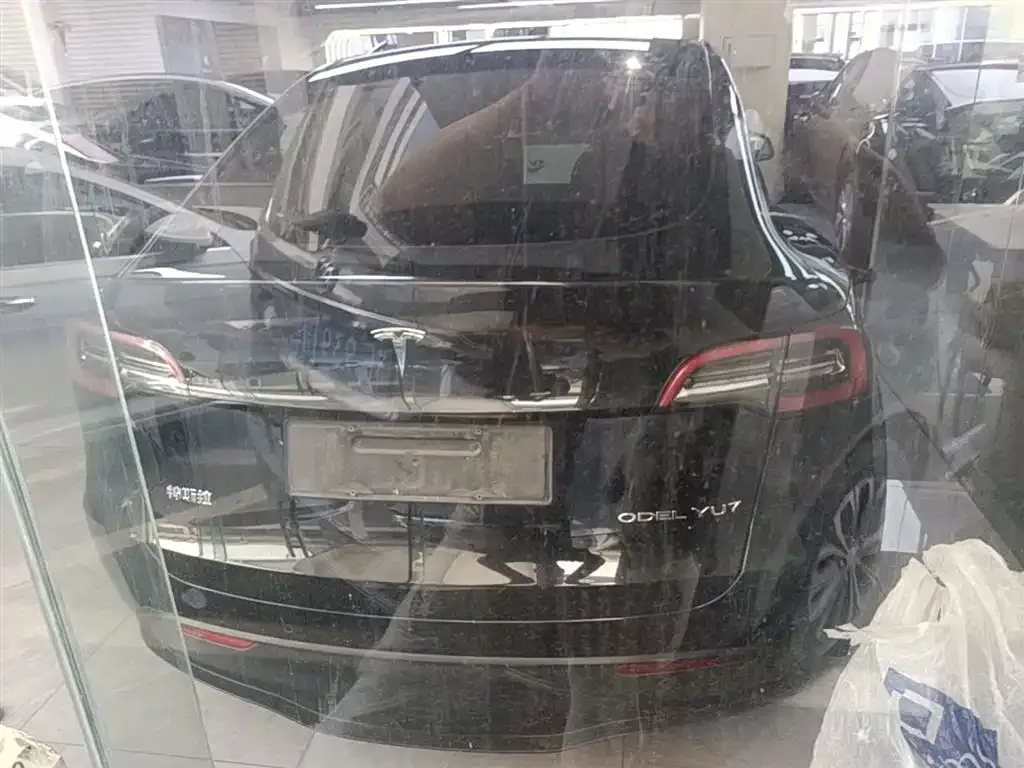 Tesla Model Y — фото 10
