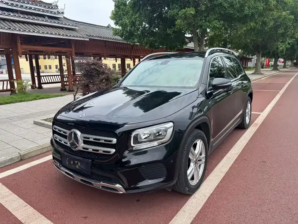 Mercedes-Benz GLB — фото 1