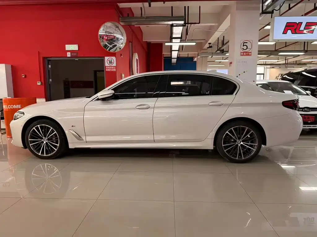 BMW 5 Series — фото 4